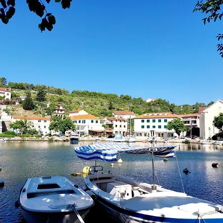 아파트 Amari-zaton *